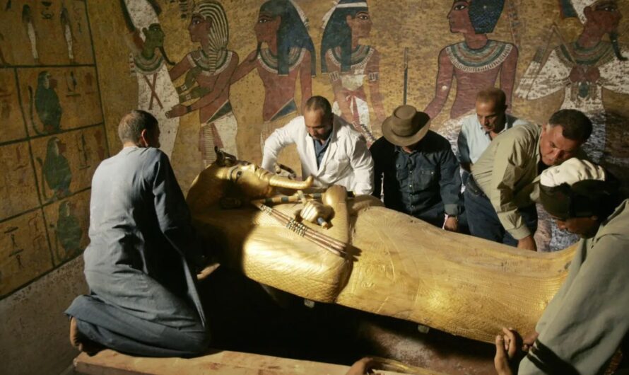 किंग तुतनखामुन के मकबरे के रहस्य: Tutankhamun’s Tomb